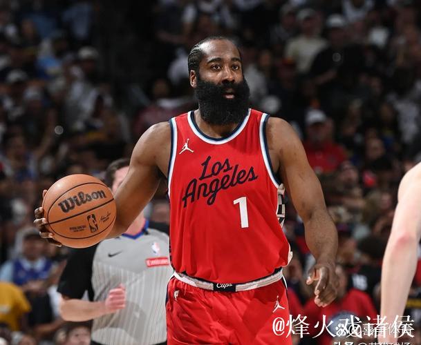 哈登两次助攻邓恩底角三分逆袭领先